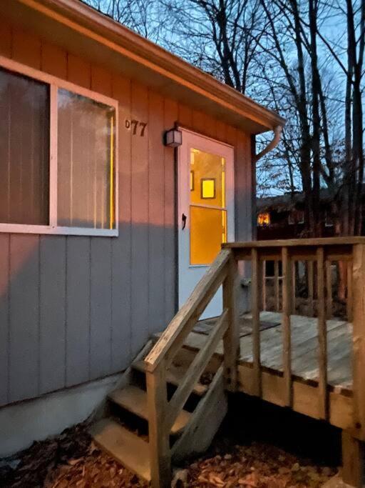 Ambiance - King Bed Cabin, Jetted-Tub & Fireplace Tobyhanna 外观 照片