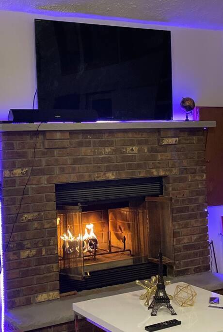 Ambiance - King Bed Cabin, Jetted-Tub & Fireplace Tobyhanna 外观 照片
