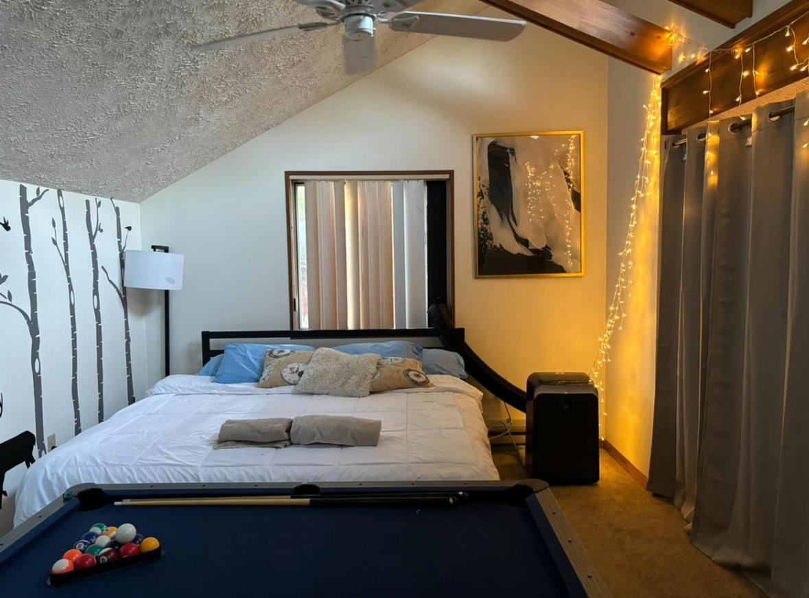 Ambiance - King Bed Cabin, Jetted-Tub & Fireplace Tobyhanna 外观 照片