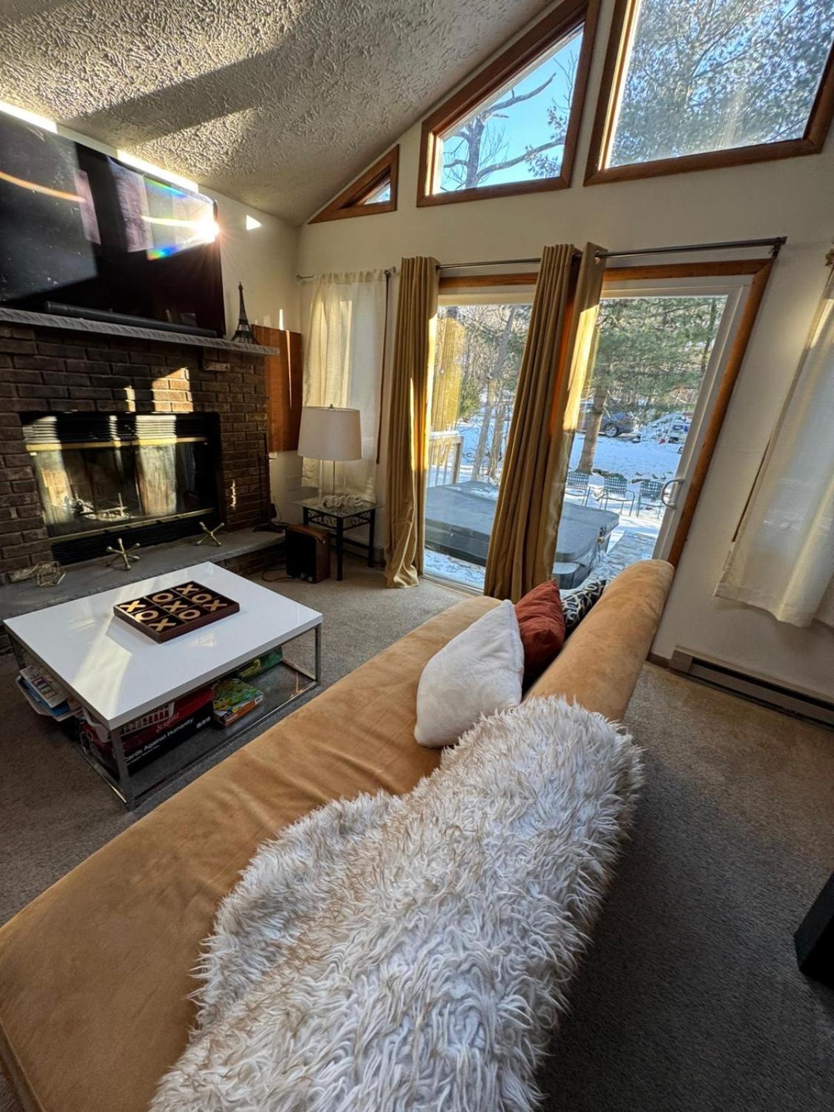 Ambiance - King Bed Cabin, Jetted-Tub & Fireplace Tobyhanna 外观 照片