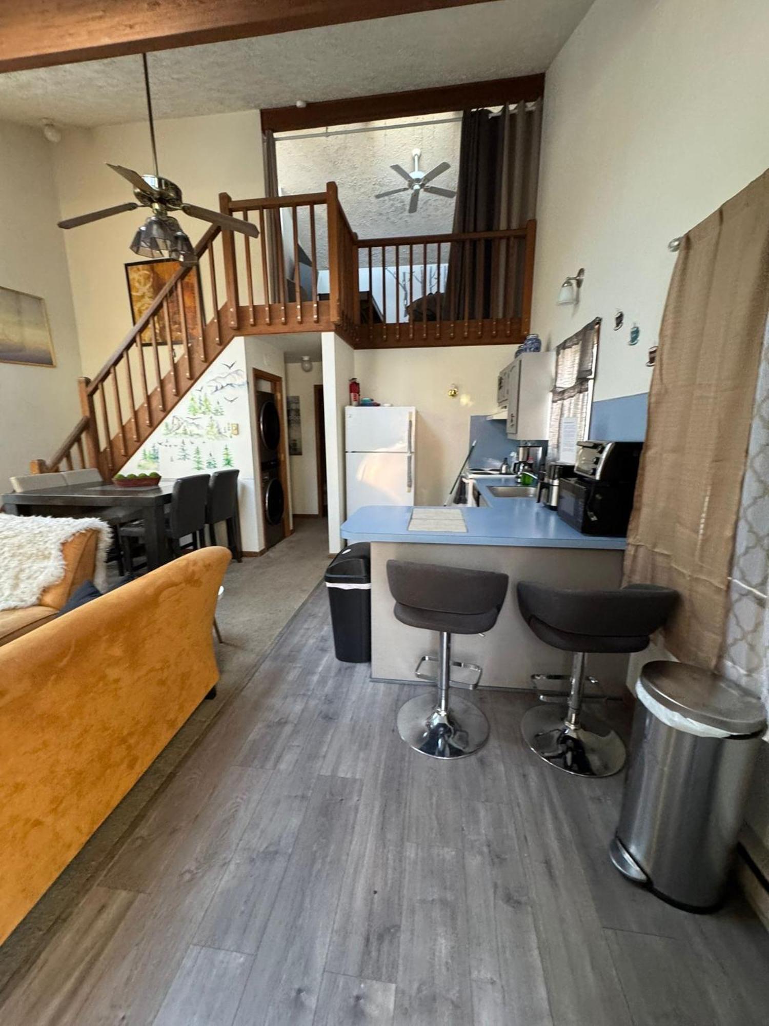 Ambiance - King Bed Cabin, Jetted-Tub & Fireplace Tobyhanna 外观 照片
